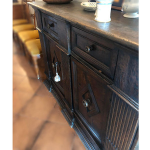 Credenza a due sportelli e due cassetti