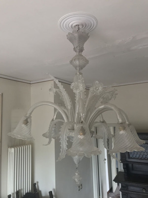 Grande lampadario in Vetro di Murano bianco, a sei braccia, difetti