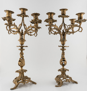 Coppia di candelieri in bronzo dorato