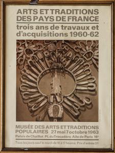 Manifesto 'Arts et Traditiones des pays de France, trois ans de travaux et d'acquisitions 1960-1962', Musée des Arts et Traditions Populaires 27 mai 7 octobre 1963, presso Palais de Chaillot Manifesto 'Arts et Traditiones des pays de France, trois ans de travaux et d'acquisitions 1960-1962', Musée des Arts et Traditions Populaires 27 mai 7 octobre 1963, presso Palais de Chaillot