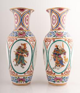 Coppia di vasi a balaustro in stile cinese