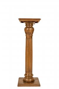 Colonna in legno di noce