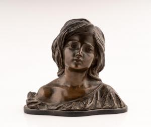 Busto femminile in bronzo