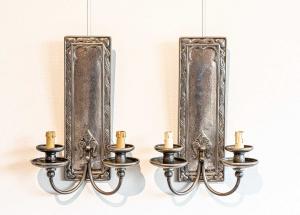 Coppia di appliques Liberty in silver plated su bronzo martellato