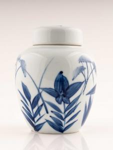 Piccolo vaso di manifattura orientale in porcellana