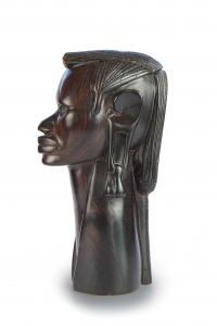 Testa femminile africana in legno