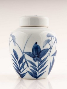 Piccolo vaso di manifattura orientale in porcellana