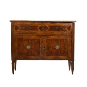 Piccola credenza in noce e legni di frutto