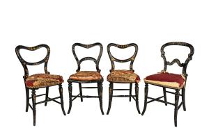 Quattro sedie in legno laccato