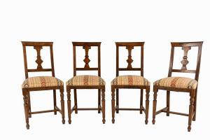 Quattro sedie in noce in stile settecentesco