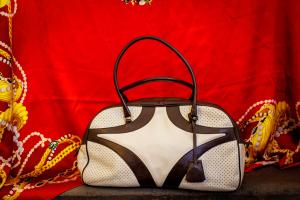 Prada, Borsa bowling in pelle avorio e marrone