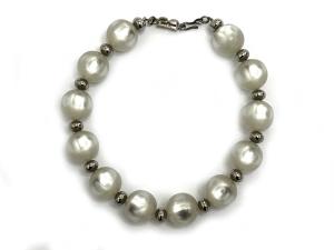 Fiaschi, Collana bijoux in metallo dorato, strass e perle simulate Fiaschi, Collana bijoux in metallo dorato, strass e perle simulate