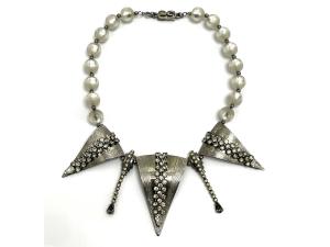 Bijoux Fiaschi, Collana in metallo argentato, strass e perle simulate