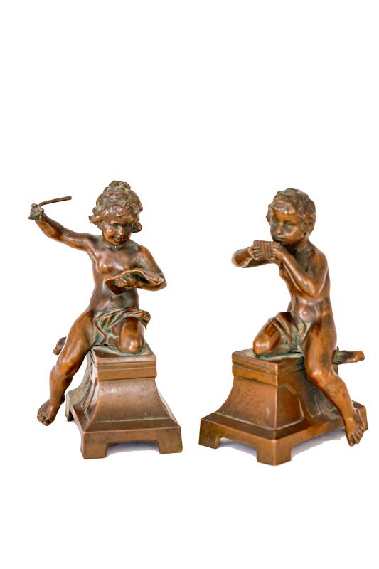 Due statuette centrotavola in lega di rame brunita Due statuette centrotavola in lega di rame brunita