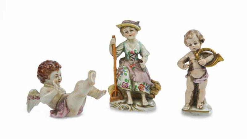 Lotto di tre statuette in porcellana policroma, Capodimonte