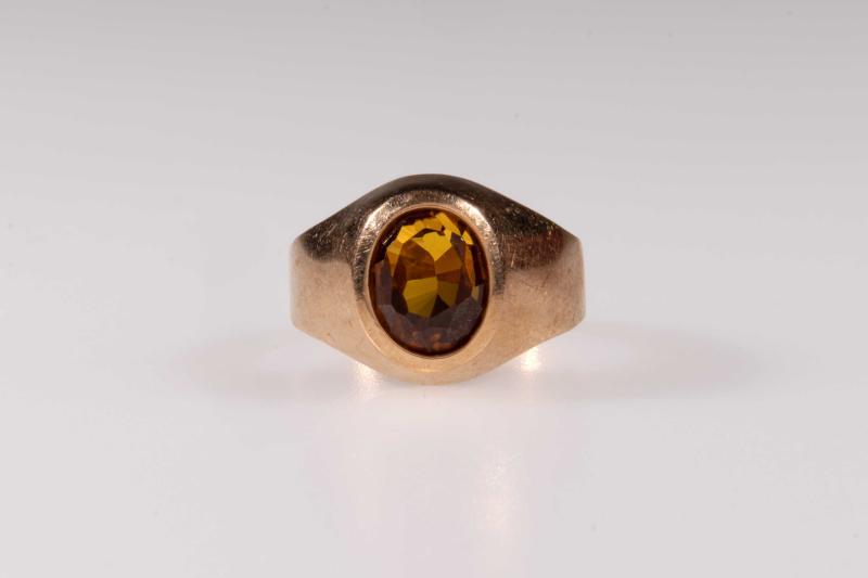 Anello in oro e quarzo citrino