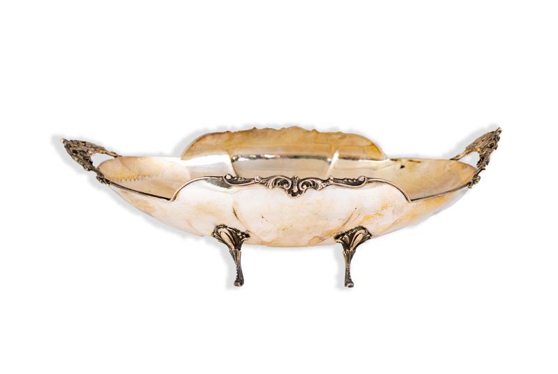 Cestino centrotavola in argento sbalzato Cestino centrotavola in argento sbalzato