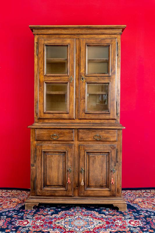 Credenza a doppio corpo in noce Credenza a doppio corpo in noce