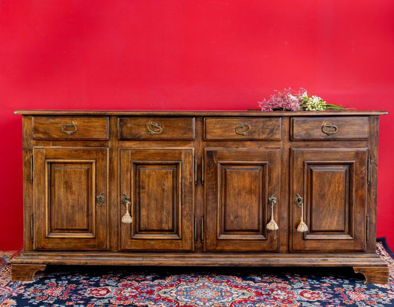 Credenza in noce Credenza in noce