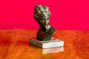 Busto di Venere in bronzo