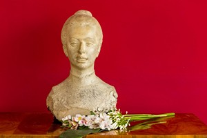 Busto femminile in gesso