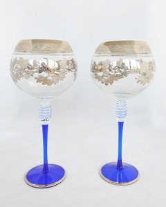 Due bicchieri in vetro molato
