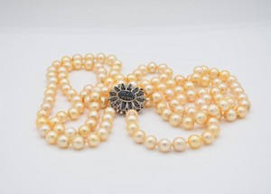 Collana a due fili di perle tipo 'Maiorca' chiusura in oro bianco 750