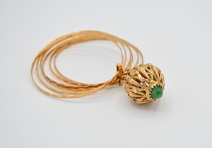 Sei bracciali con charm a forma di lanterna, in oro 750, e vetro verde, manifattura aretina e manifattura Vicenza