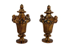 Coppia di grandi vasi in maiolica Coppia di grandi vasi in maiolica