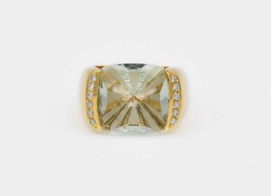 Anello in oro giallo 750 con prasiolite centrale e diamanti