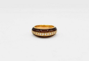 Anello in oro giallo,750, smalti e diamanti taglio brillante, Fabergé