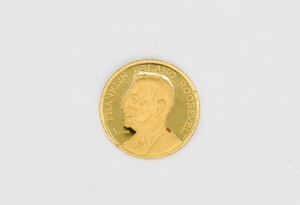 Medaglia in oro con il ritratto di Roosvelt, Enciclopedia numismatica internazionale