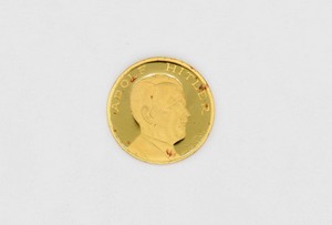 Medaglia in oro con il ritratto di Adolf Hitler, Enciclopedia numismatica internazionale