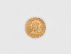 Sterlina Regina Vittoria 'Testa velata', in oro
