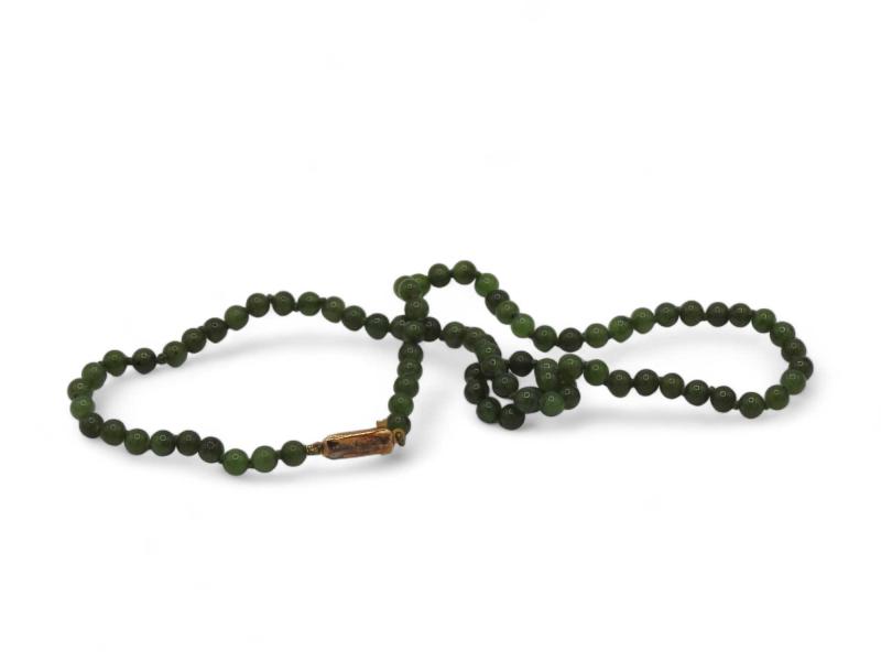 Collana in giada serpentina chiusura in argento 800