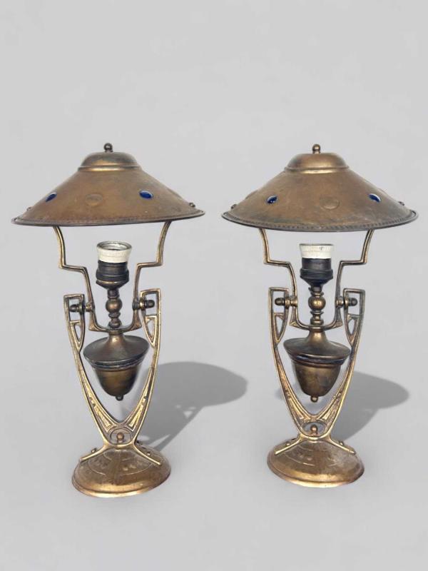 Coppia di lumi da comodino in bronzo in stile Art Dèco Coppia di lumi da comodino in bronzo in stile Art Dèco