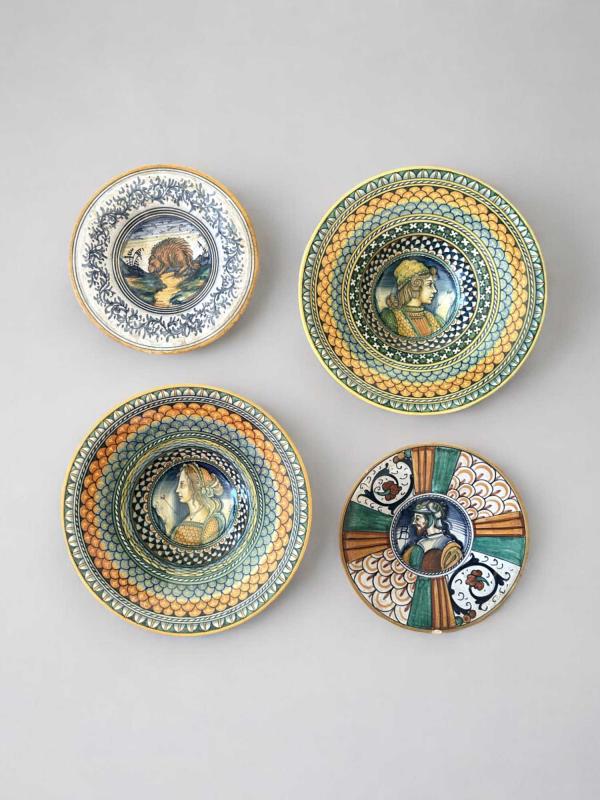 Quattro piattini in maiolica policroma, Deruta Quattro piattini in maiolica policroma, Deruta