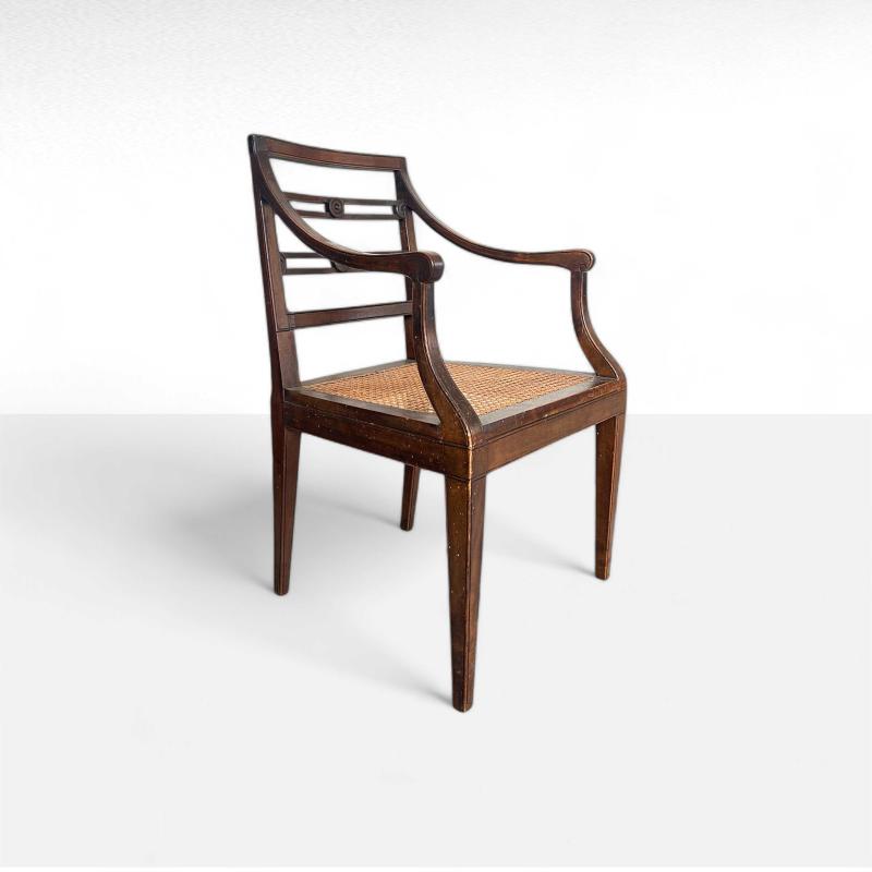Poltroncina in noce intagliato Poltroncina in noce intagliato