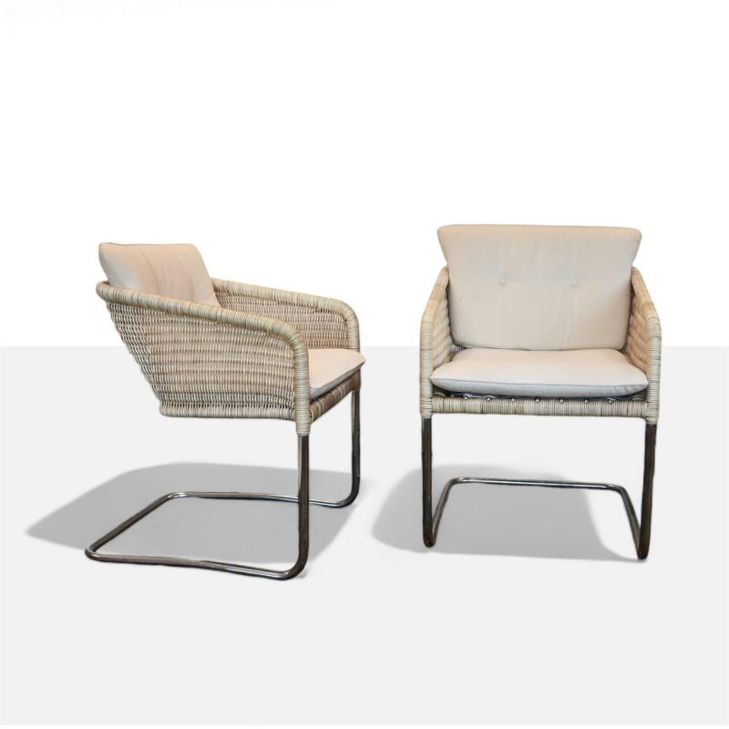 Quattro poltrone Mid-Century Modern, nello stile di, in vimini e acciaio Quattro poltrone Mid-Century Modern, nello stile di, in vimini e acciaio
