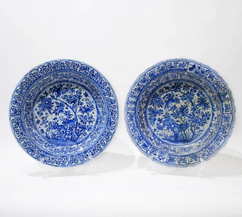 Due grandi piatti cinesi bianco-blu