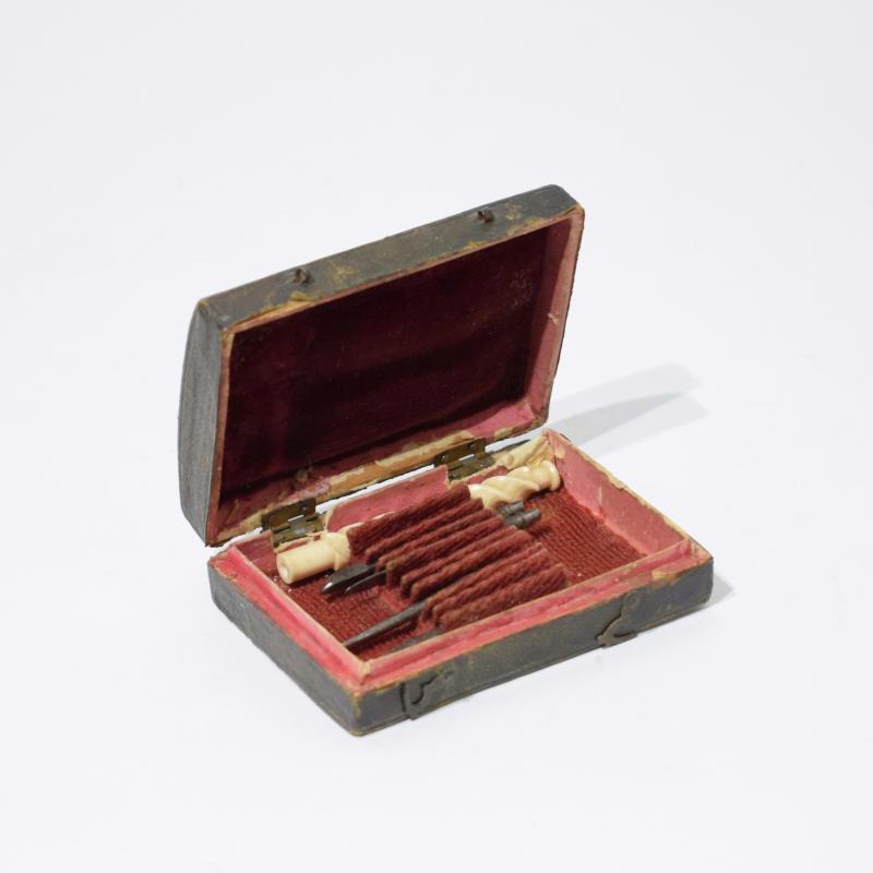Scatola con strumenti medicali Scatola con strumenti medicali
