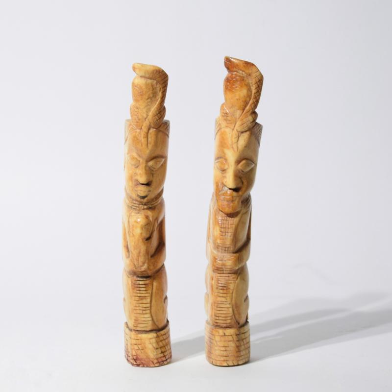 Due figure africane in osso Due figure africane in osso