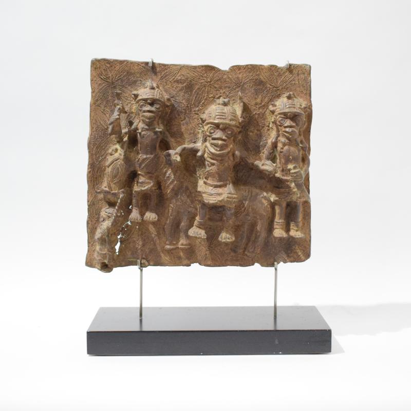 Placca in bronzo in stile Benin Placca in bronzo in stile Benin