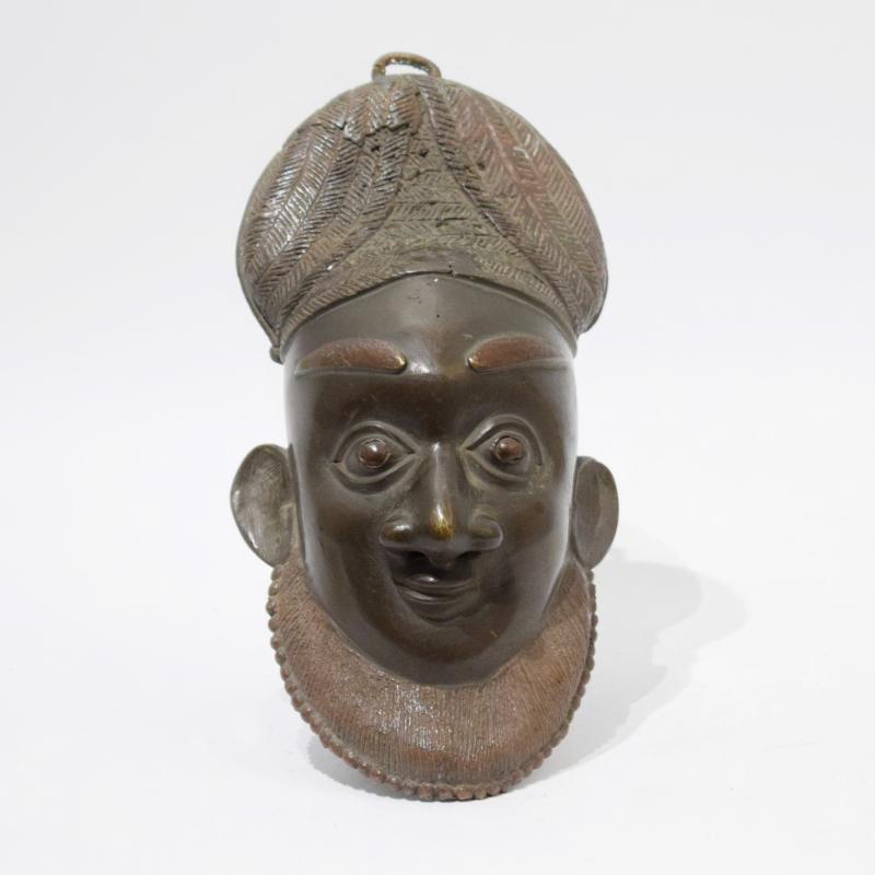 Maschera africana in bronzo Maschera africana in bronzo