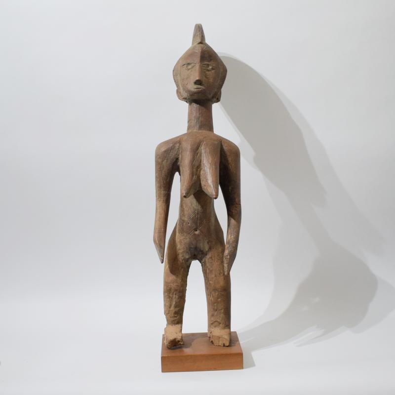 Bella e grande figura femminile africana Bella e grande figura femminile africana
