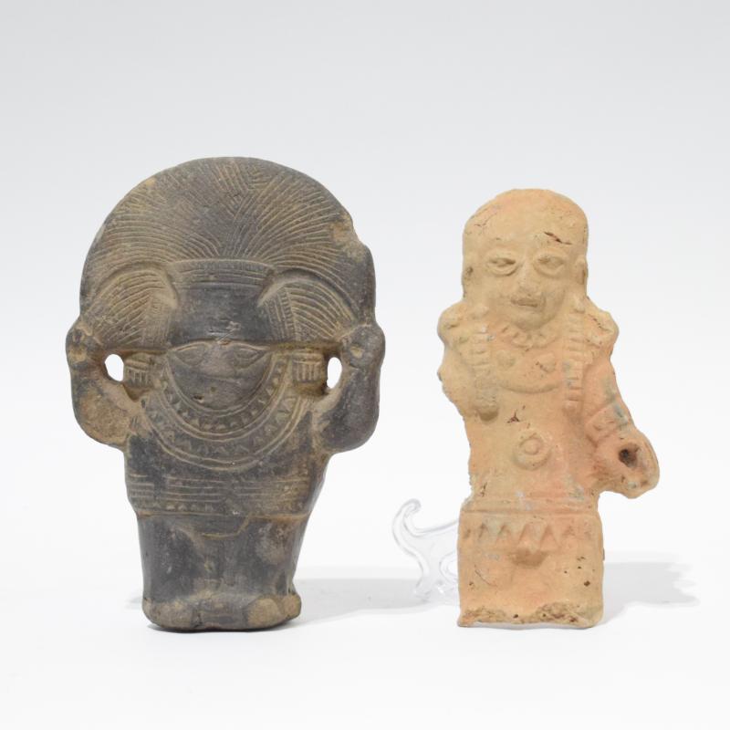 Coppia di figure cerimoniali in stile precolombiano Coppia di figure cerimoniali in stile precolombiano