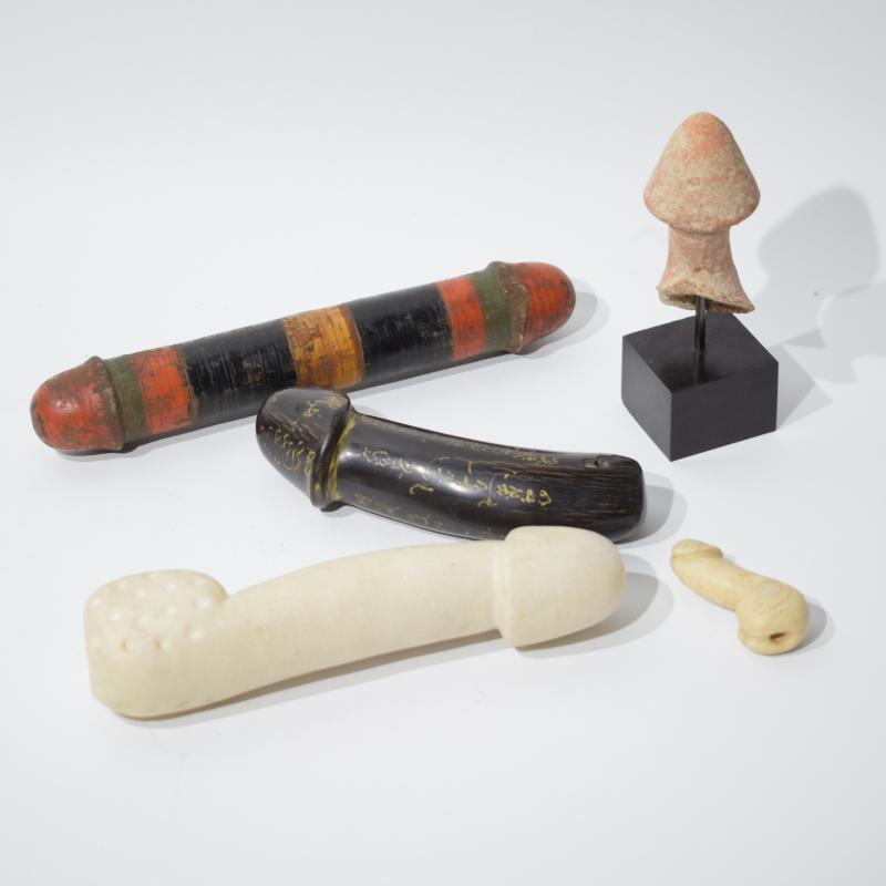 Collezione di falli rituali e votivi Collezione di falli rituali e votivi