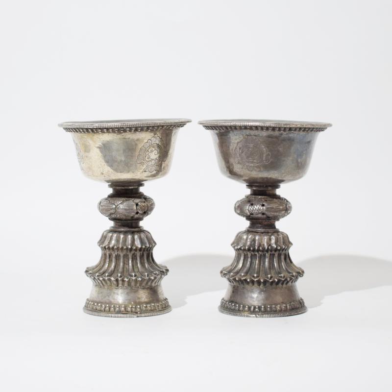 Coppia di lampade tibetane in argento Coppia di lampade tibetane in argento