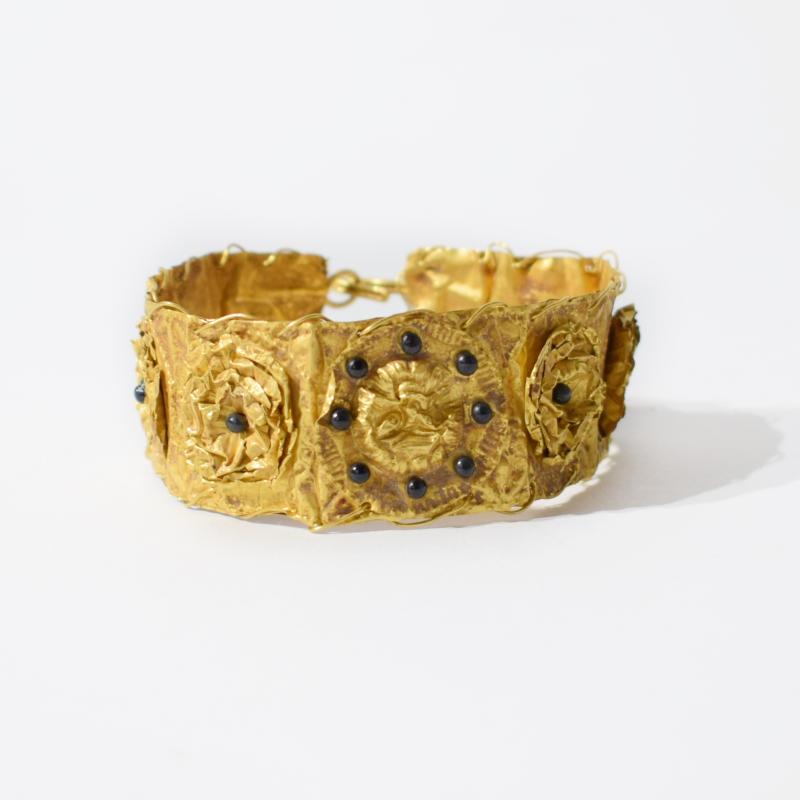 Bracciale in lamina d'oro in stile orientalista Bracciale in lamina d'oro in stile orientalista