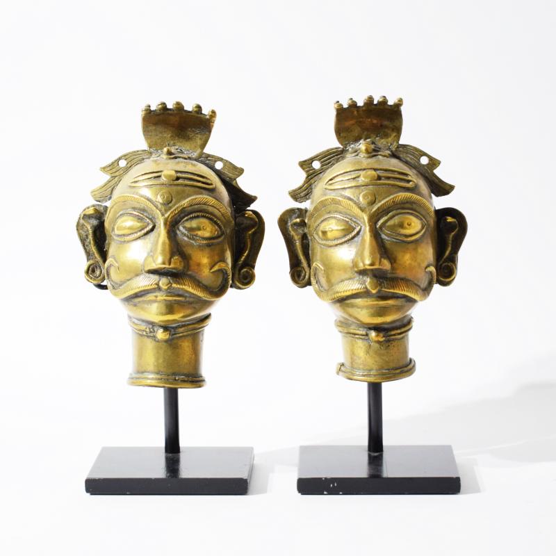 Coppia di maschere Bhairava in ottone Coppia di maschere Bhairava in ottone